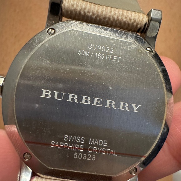 BURBERRY CLASSIC CHECK WATCH - Picture 11 of 11